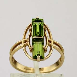 Кольцо. Хризолит. Арт.136Х из золота 585 пробы